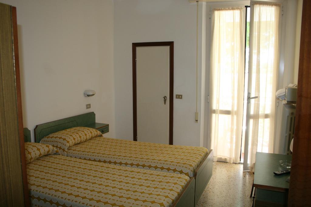 Albergo Da Siro Misano Adriatico Habitación foto